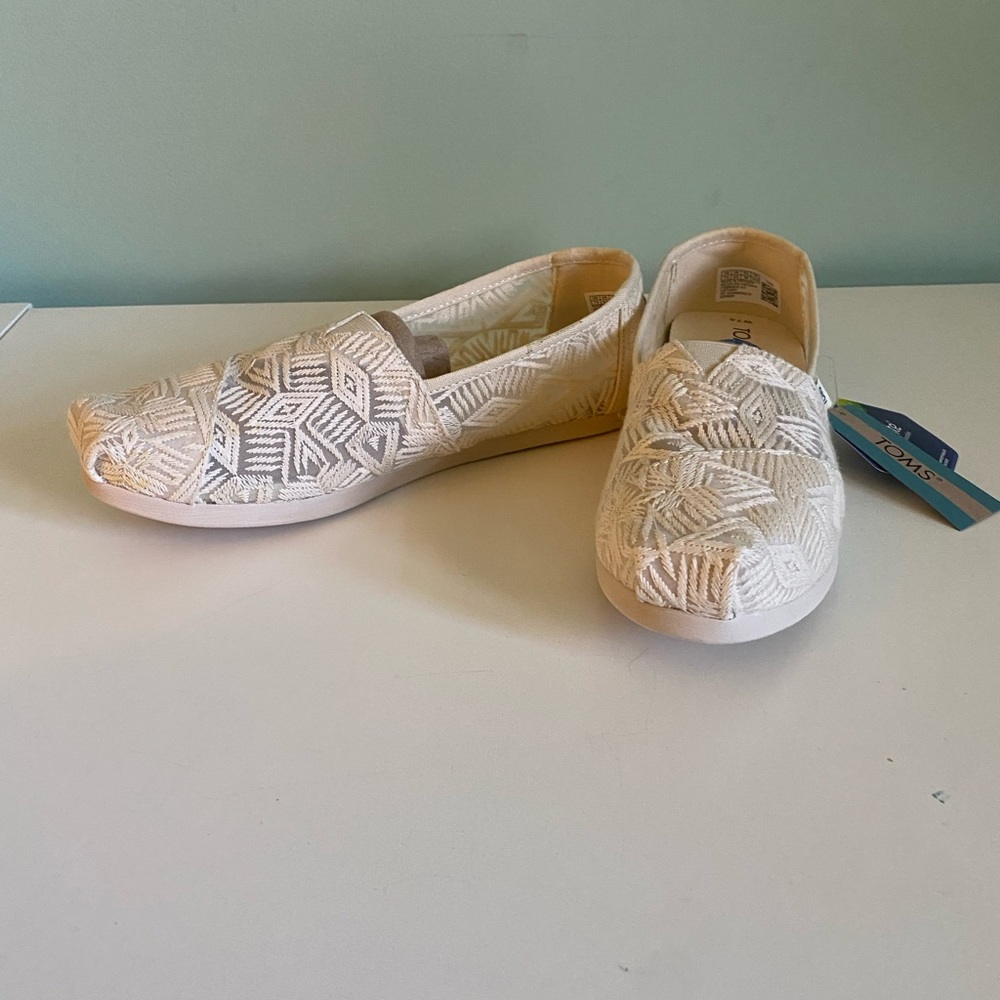NWT tan Tom’s